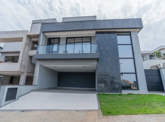 Casa Moderna com Spa em Condomínio