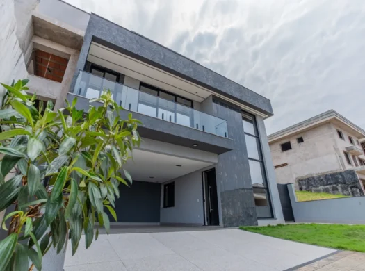 Casa Moderna com Spa em Condomínio