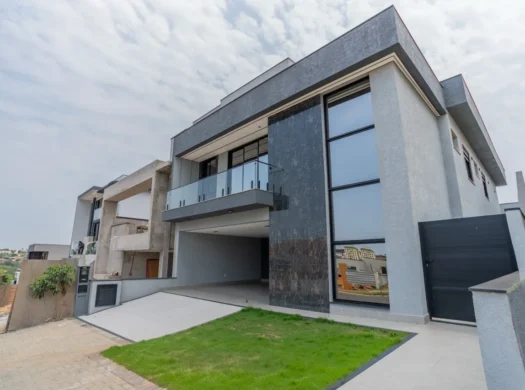 Casa Moderna com Spa em Condomínio
