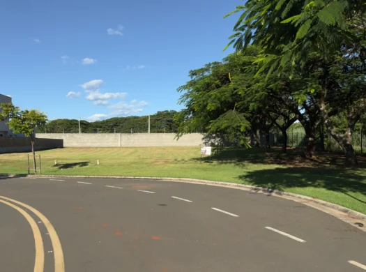 Uma oportunidade única de construir a casa dos seus sonhos no prestigiado Reserva Santa Izabel, em J