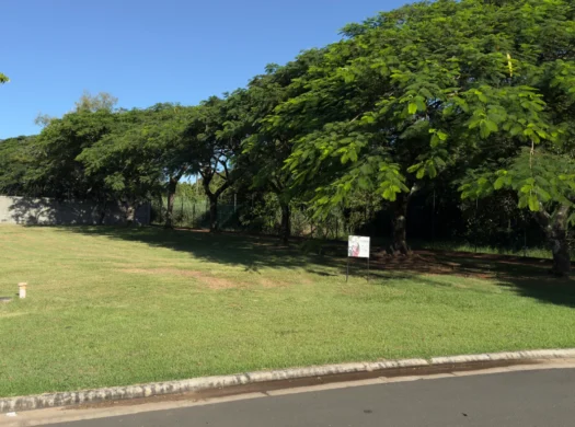 Uma oportunidade única de construir a casa dos seus sonhos no prestigiado Reserva Santa Izabel, em J