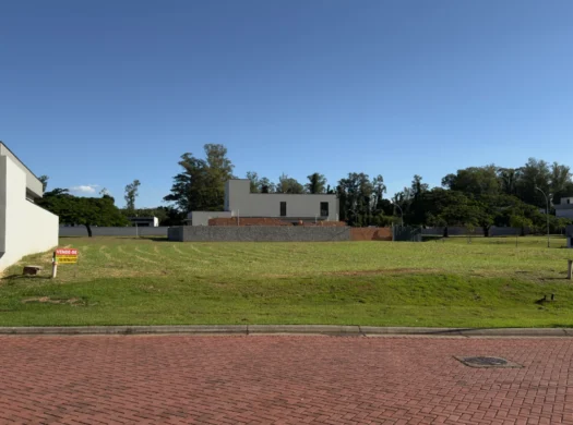 Uma oportunidade única de materializar o seu sonho de casa própria no renomado Reserva Santa Izabel,