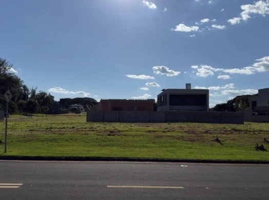 Descubra o terreno ideal para construir a casa dos seus sonhos no exclusivo Reserva Santa Izabel, em