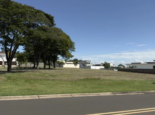 Descobra o terreno ideal para construir o lar dos seus sonhos no prestigiado Reserva Santa Izabel, e