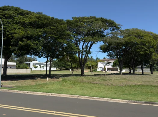 Descobra o terreno ideal para construir o lar dos seus sonhos no prestigiado Reserva Santa Izabel, e