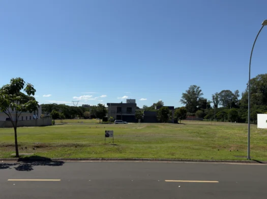 Descubra a oportunidade perfeita para construir a casa dos seus sonhos no Reserva Santa Izabel, um d