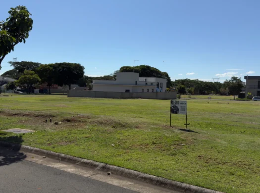 Descubra a oportunidade perfeita para construir a casa dos seus sonhos no Reserva Santa Izabel, um d