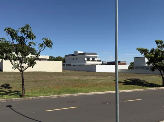 Descubra a oportunidade perfeita para construir a casa dos seus sonhos no Reserva Santa Izabel, um d