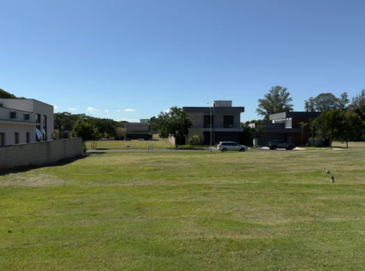 Descubra a oportunidade perfeita para construir a casa dos seus sonhos no Reserva Santa Izabel, um d