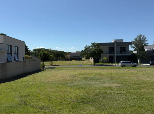 Descubra a oportunidade perfeita para construir a casa dos seus sonhos no Reserva Santa Izabel, um d